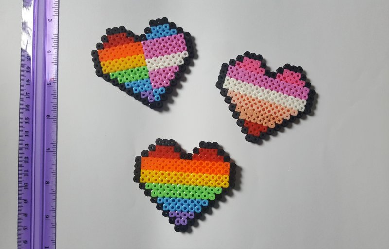 Приложение которое выглядит как пиксельное ЛГБТ сердечко