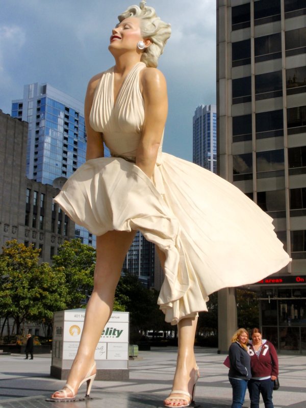 Скульптура Мерлин Монр