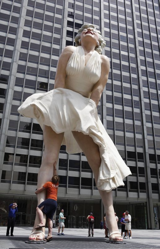 Скульптура Мэрилин Монро в Чикаго